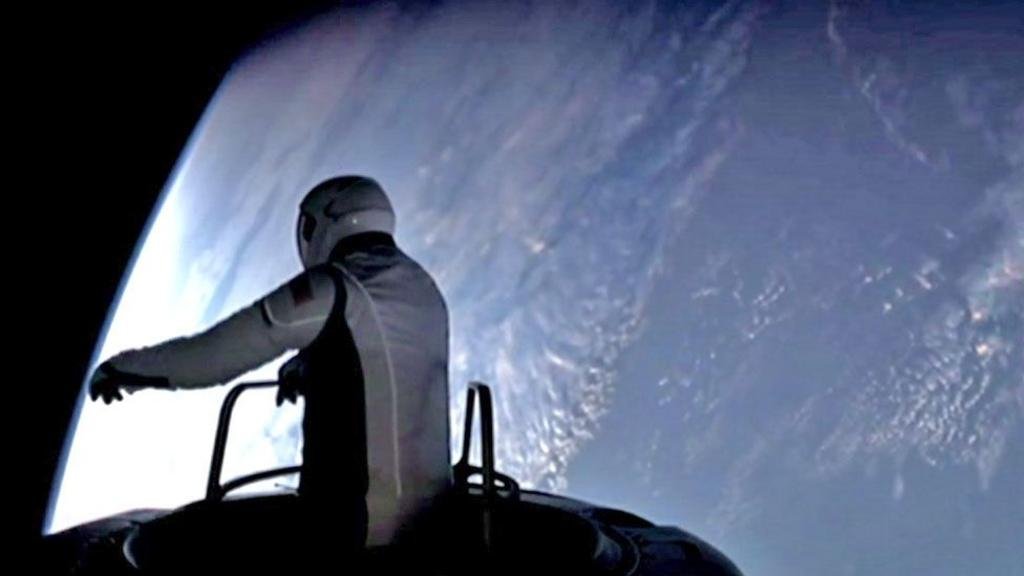 SpaceX Spacewalk: Non-Professionals Make History